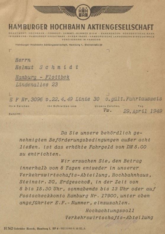 Typewritten letter from Hamburg Hochbahn with seal: Helmut Schmidt is required to pay an »increased fare« of five Deutschmarks.